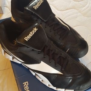 Reebok 8 1/2 baseball turf cleat